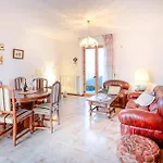 6 Bedroom Stunning In