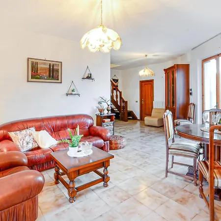 6 Bedroom Stunning In Monticello Amiata