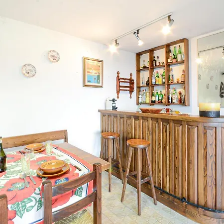 6 Bedroom Amazing In Сasa de vacaciones Monticello Amiata