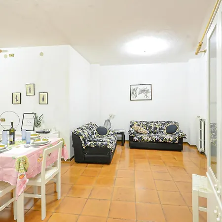 6 Bedroom Amazing In Сasa de vacaciones Monticello Amiata