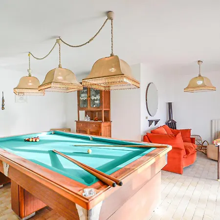 Сasa de vacaciones 6 Bedroom Amazing In *